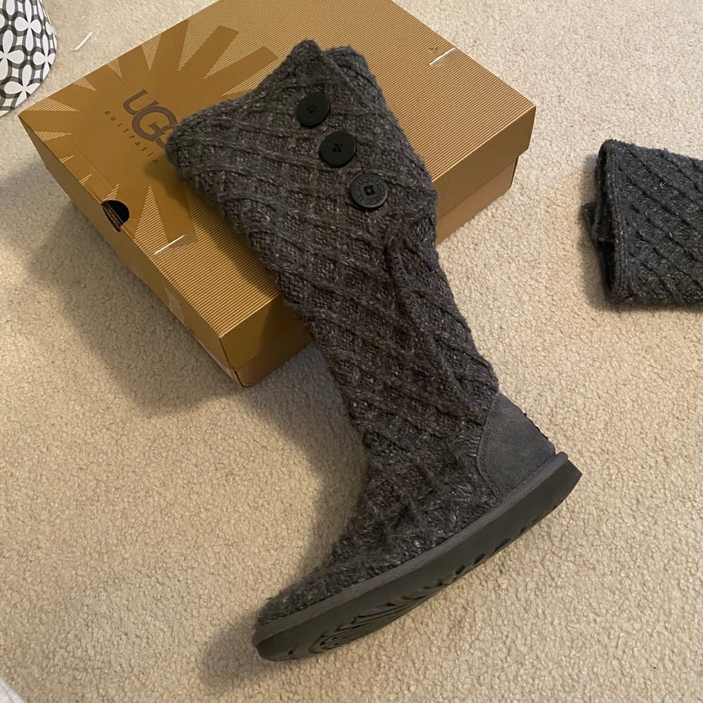 ❄️ Grey Lattice Cardy Uggs - Picture 5 of 12
